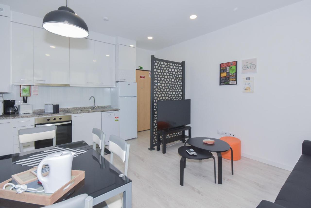 מטוסיניוס Near The Beach Apartments מראה חיצוני תמונה