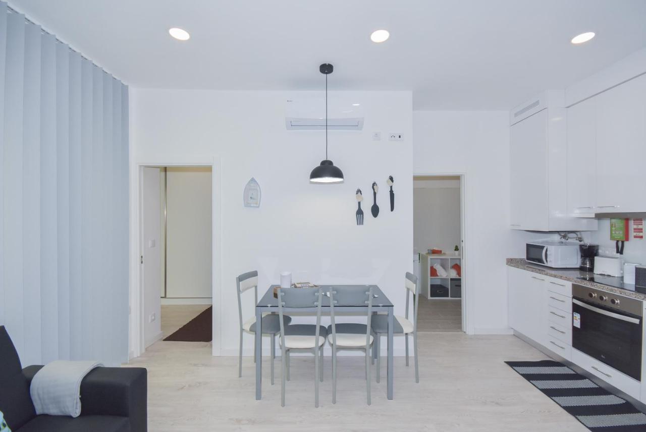 מטוסיניוס Near The Beach Apartments מראה חיצוני תמונה