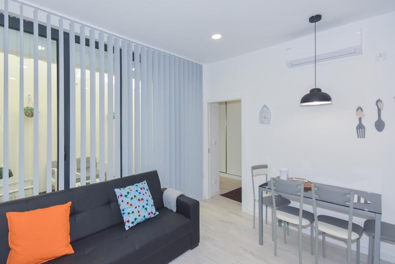 מטוסיניוס Near The Beach Apartments מראה חיצוני תמונה