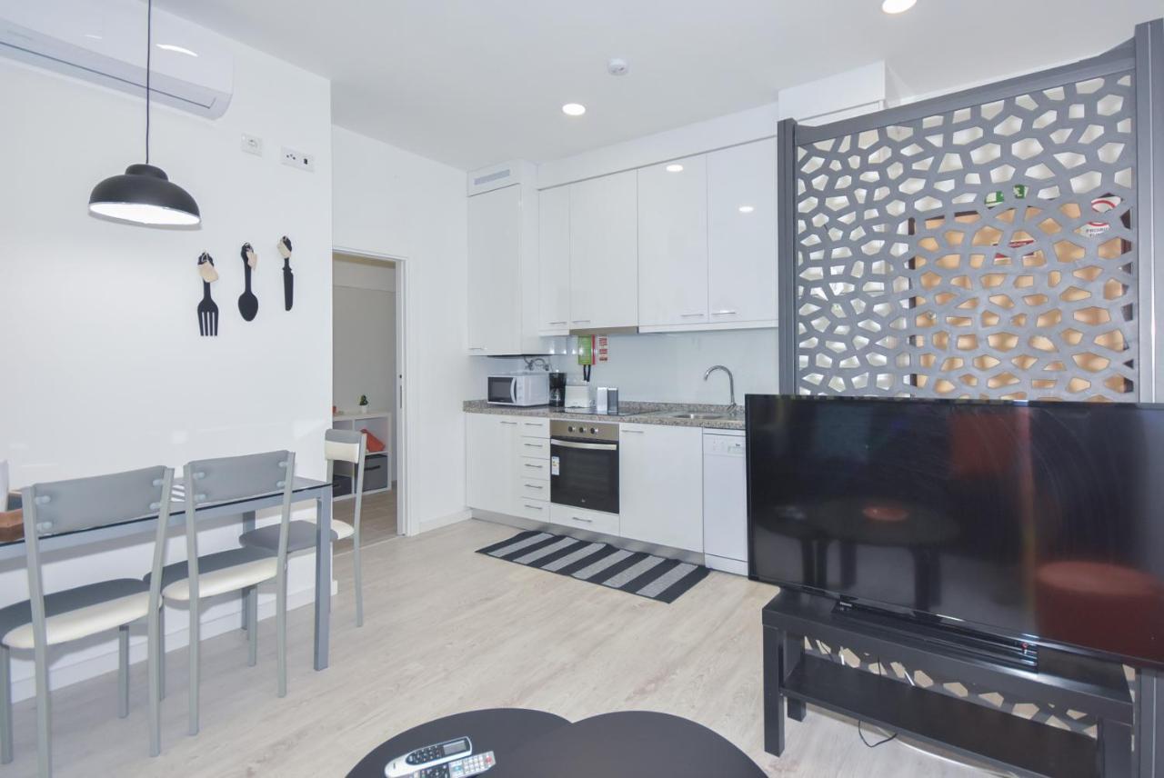 מטוסיניוס Near The Beach Apartments מראה חיצוני תמונה