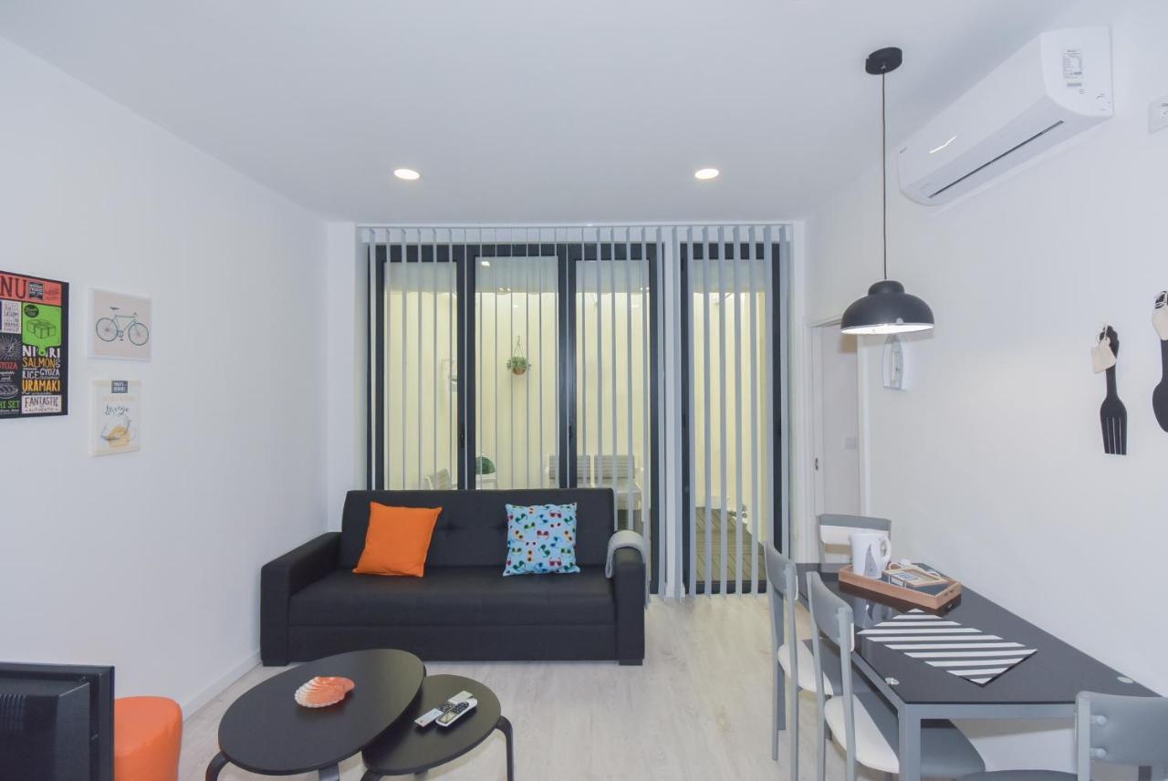מטוסיניוס Near The Beach Apartments מראה חיצוני תמונה