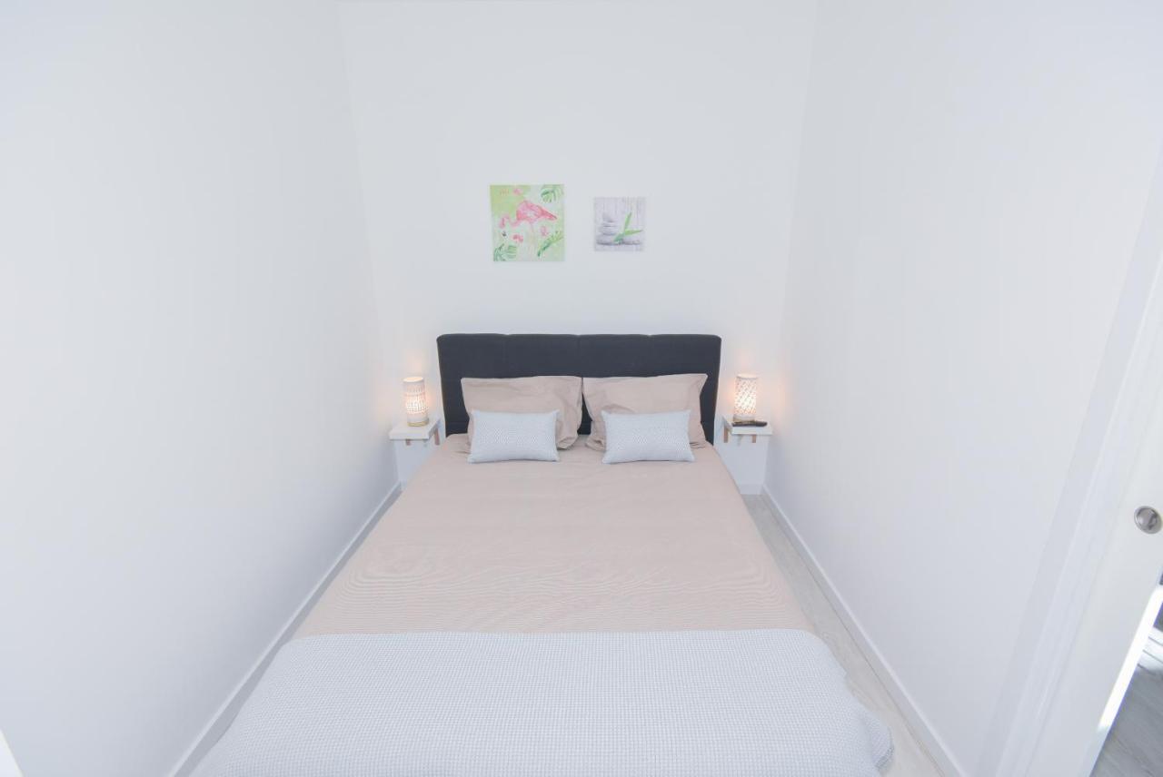 מטוסיניוס Near The Beach Apartments מראה חיצוני תמונה