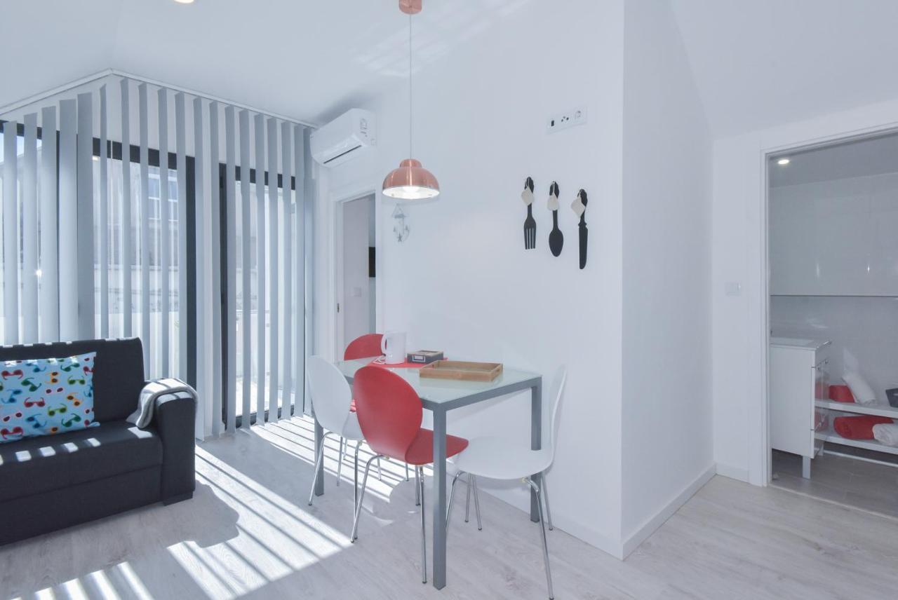 מטוסיניוס Near The Beach Apartments מראה חיצוני תמונה