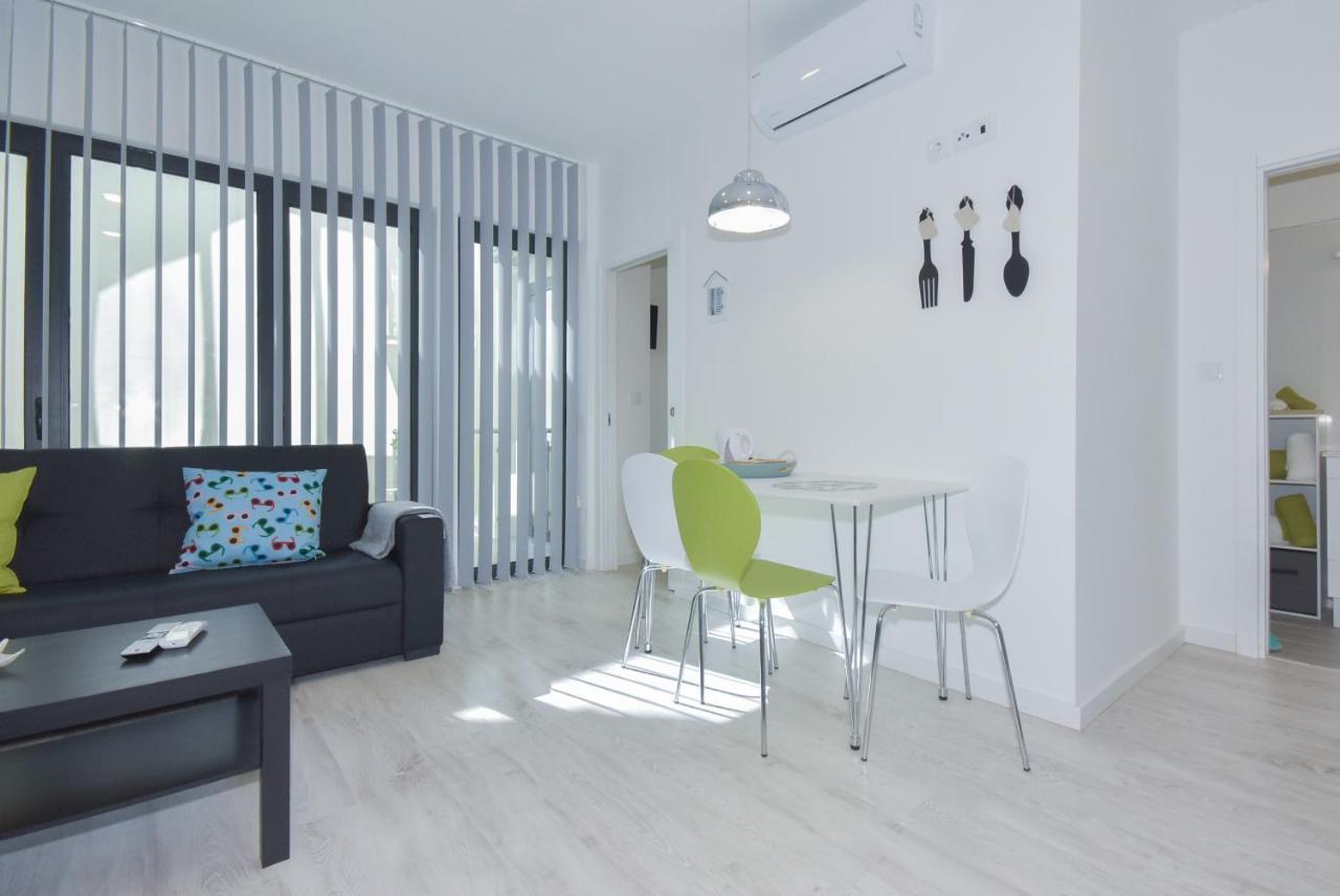 מטוסיניוס Near The Beach Apartments מראה חיצוני תמונה